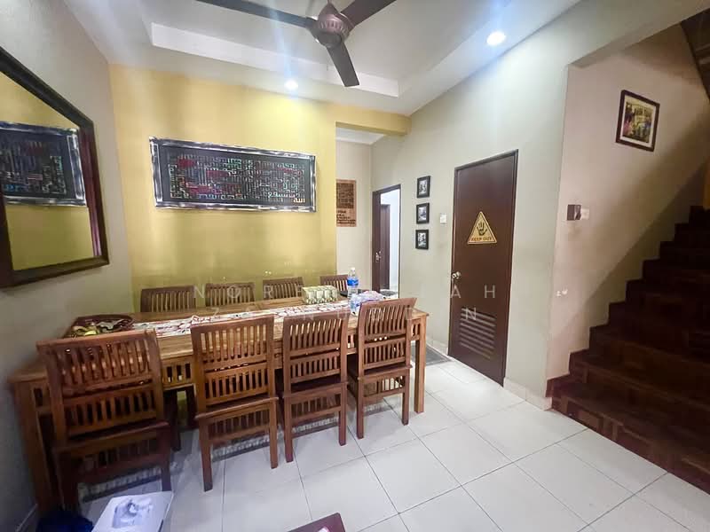 2-storey Terraced House for Sale in Alam Budiman (Shah Alam) - NORFADILAH ZAINUDDIN - Dining Room - PropertyGuru.com.my