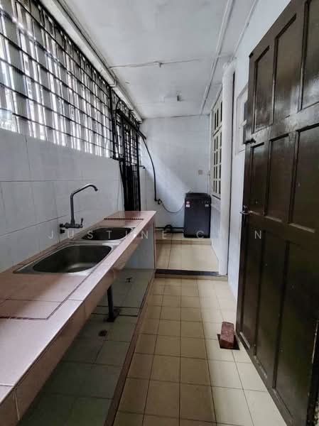 2.5-storey Terraced House for Rent in Arena Kepayang Putra (Ipoh) - Justine Chin - Kitchen - PropertyGuru.com.my