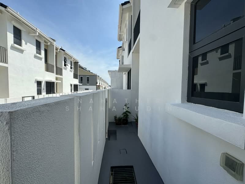 2-storey Terraced House for Sale in Shah Alam (Selangor) - Nahathir Shahabudin - Exterior - PropertyGuru.com.my