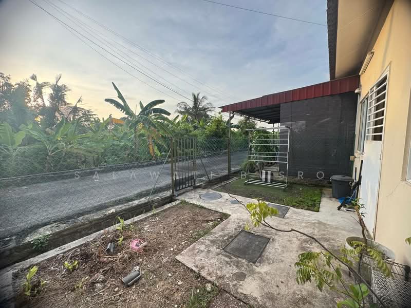 1-storey Terraced House for Sale in Kampung Rantau Panjang (Kapar) - Salawati Busro - Exterior - PropertyGuru.com.my