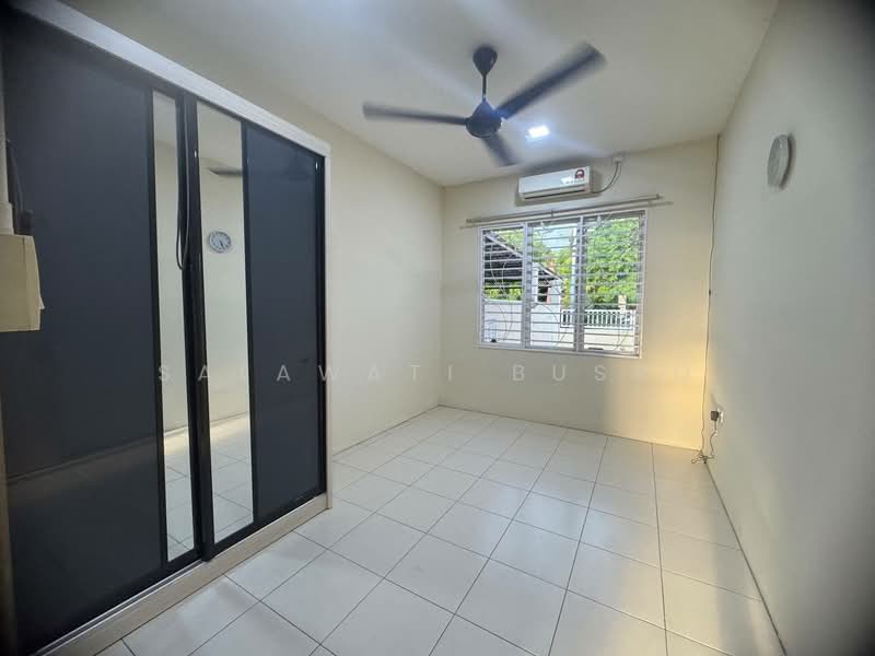1-storey Terraced House for Sale in Kampung Rantau Panjang (Kapar) - Salawati Busro - Bedroom - PropertyGuru.com.my