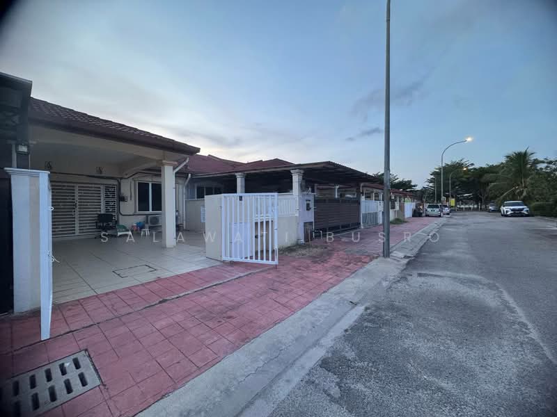 1-storey Terraced House for Sale in Kampung Rantau Panjang (Kapar) - Salawati Busro - PropertyGuru.com.my
