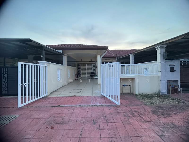 1-storey Terraced House for Sale in Kampung Rantau Panjang (Kapar) - Salawati Busro - Exterior - PropertyGuru.com.my
