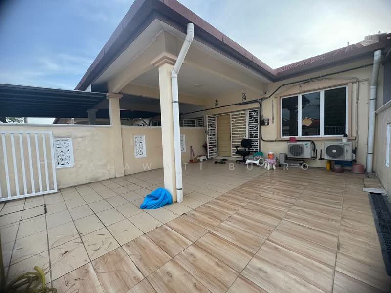 1-storey Terraced House for Sale in Kampung Rantau Panjang (Kapar) - Salawati Busro - Exterior - PropertyGuru.com.my