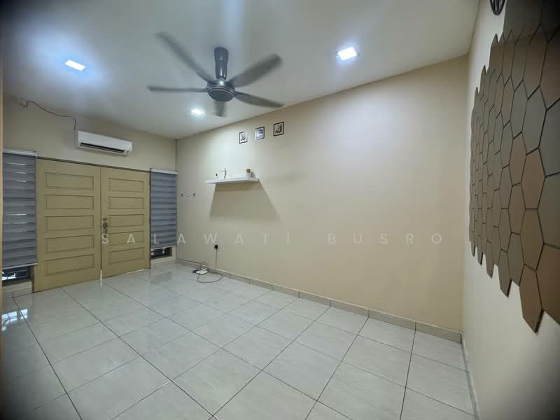 1-storey Terraced House for Sale in Kampung Rantau Panjang (Kapar) - Salawati Busro - Living Room - PropertyGuru.com.my