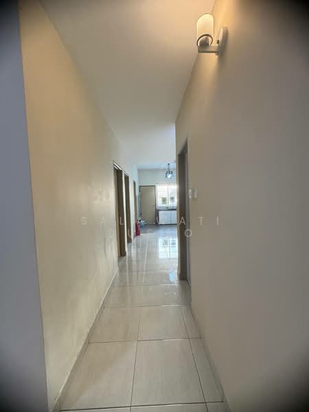 1-storey Terraced House for Sale in Kampung Rantau Panjang (Kapar) - Salawati Busro - Corridor - PropertyGuru.com.my