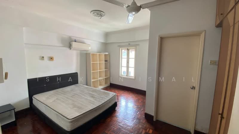 Kondominium untuk Dijual di Pantai Hillpark 2 - Ishak Bin Ismail - Bedroom - PropertyGuru.com.my
