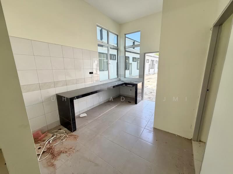 Rumah Teres untuk Dijual di Taman Kijal Meraga (Kijal) - Muhammad Najmi - Kitchen - PropertyGuru.com.my