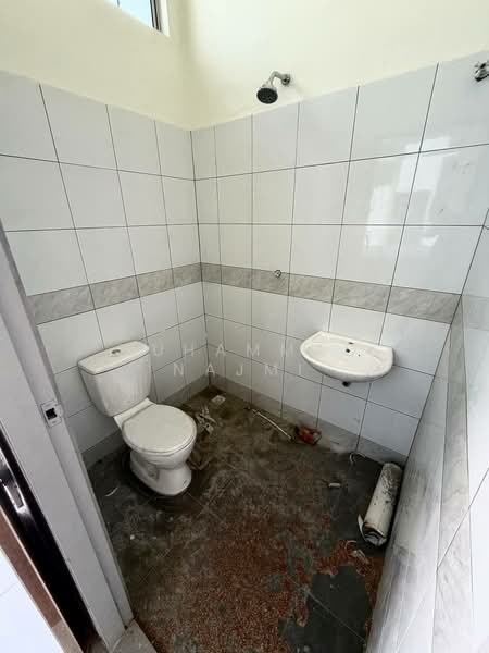 Rumah Teres untuk Dijual di Taman Kijal Meraga (Kijal) - Muhammad Najmi - Bathroom - PropertyGuru.com.my