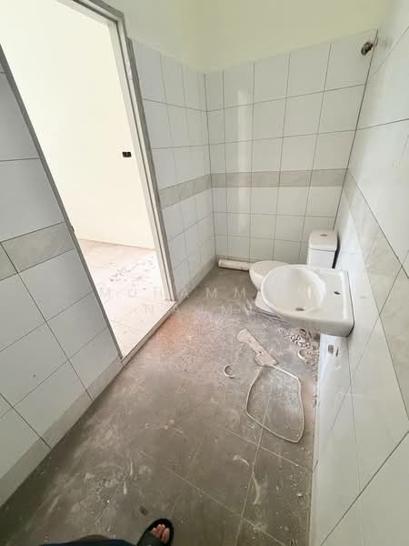 Rumah Teres untuk Dijual di Taman Kijal Meraga (Kijal) - Muhammad Najmi - Bathroom - PropertyGuru.com.my