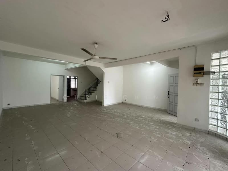 2-storey Terraced House for Sale in Taman Desa Cemerlang (Ulu Tiram) - Chris Chin - Living Room - PropertyGuru.com.my
