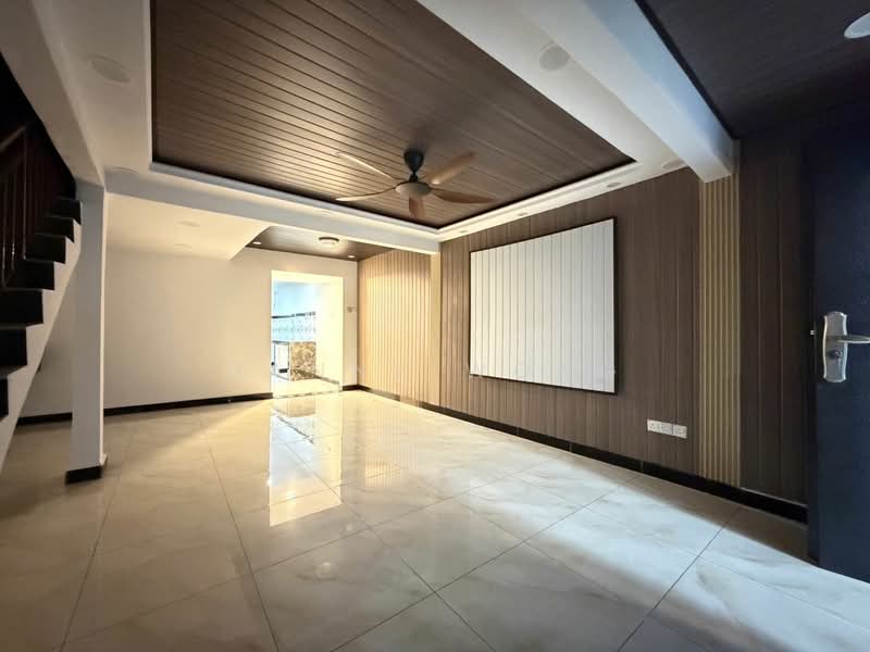 2-storey Terraced House for Sale in Taman Rawang Jaya (Rawang) - Danny Wong - Living Room - PropertyGuru.com.my