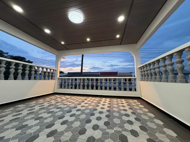Rumah Teres 2 Tingkat untuk Dijual di Taman Rawang Jaya (Rawang) - Danny Wong - Balcony - PropertyGuru.com.my