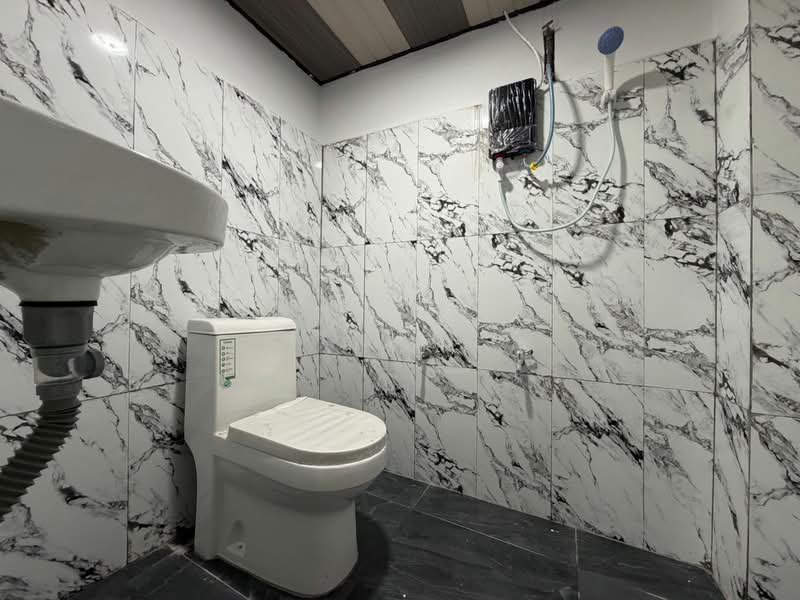 Rumah Teres 2 Tingkat untuk Dijual di Taman Rawang Jaya (Rawang) - Danny Wong - Bathroom - PropertyGuru.com.my
