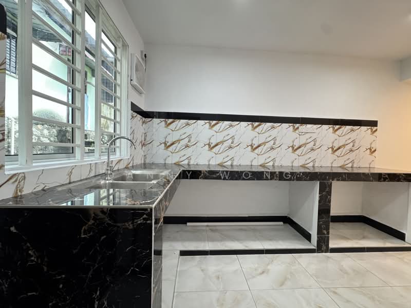 Rumah Teres 2 Tingkat untuk Dijual di Taman Rawang Jaya (Rawang) - Danny Wong - Kitchen - PropertyGuru.com.my