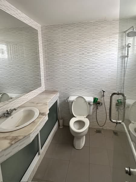 Condominium for Sale at Sri York Condominium - Chew SA - Master Bathroom - PropertyGuru.com.my