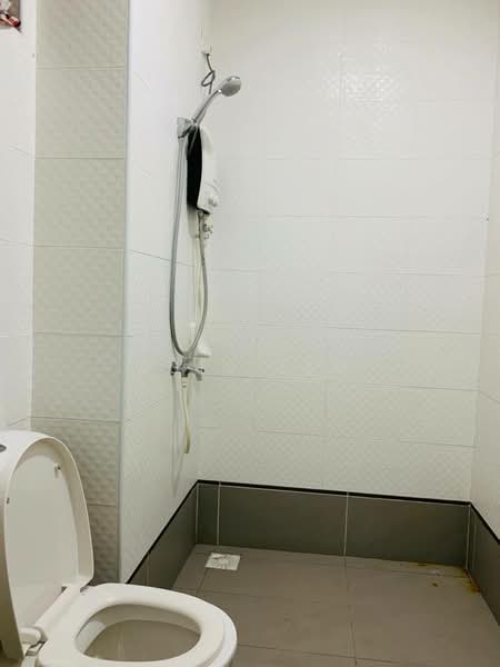 Service Residence for Rent at Seasons Amara Larkin - Luis Lim - Bathroom - PropertyGuru.com.my