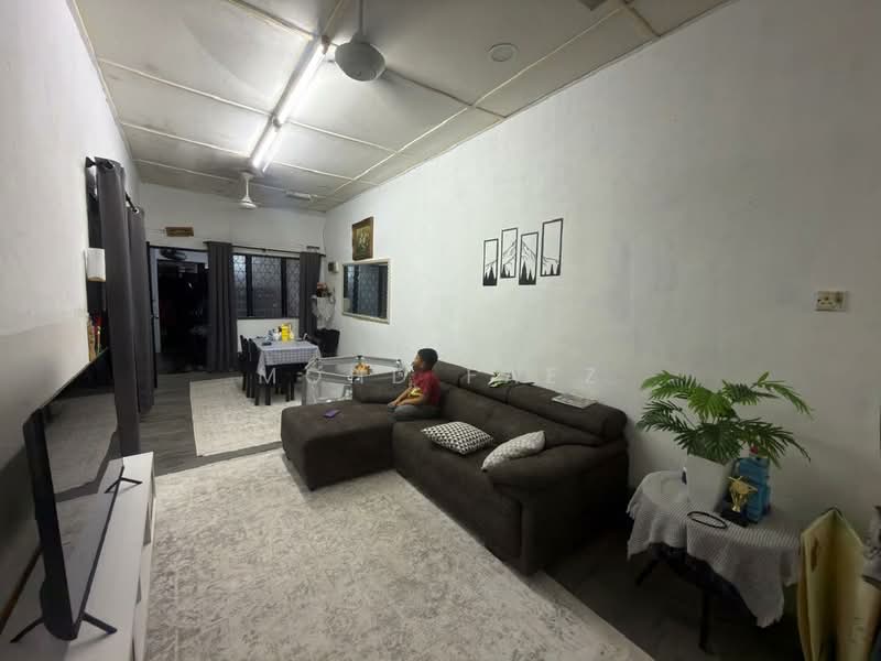Rumah Teres 1 Tingkat untuk Dijual di Taman Universiti (Skudai) - Mohd Faez - Living Room - PropertyGuru.com.my