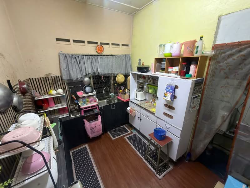 Rumah Teres 1 Tingkat untuk Dijual di Taman Universiti (Skudai) - Mohd Faez - Kitchen - PropertyGuru.com.my