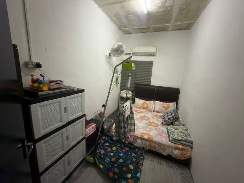 Rumah Teres 1 Tingkat untuk Dijual di Taman Universiti (Skudai) - Mohd Faez - Bedroom - PropertyGuru.com.my