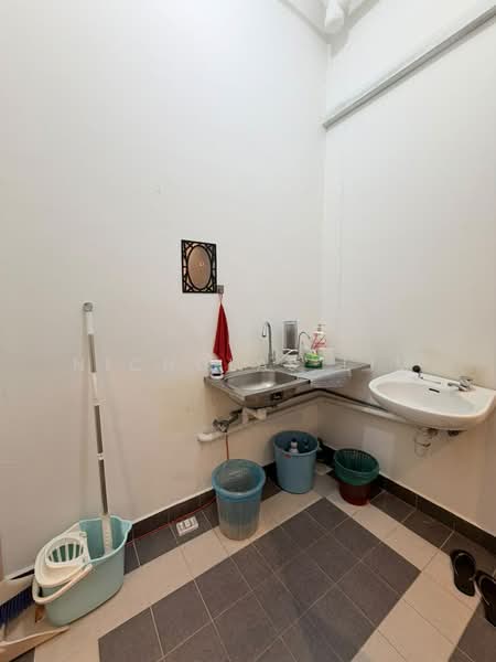Shop / Office for Rent in Puchong (Selangor) - Nicholas Lim - Bathroom - PropertyGuru.com.my