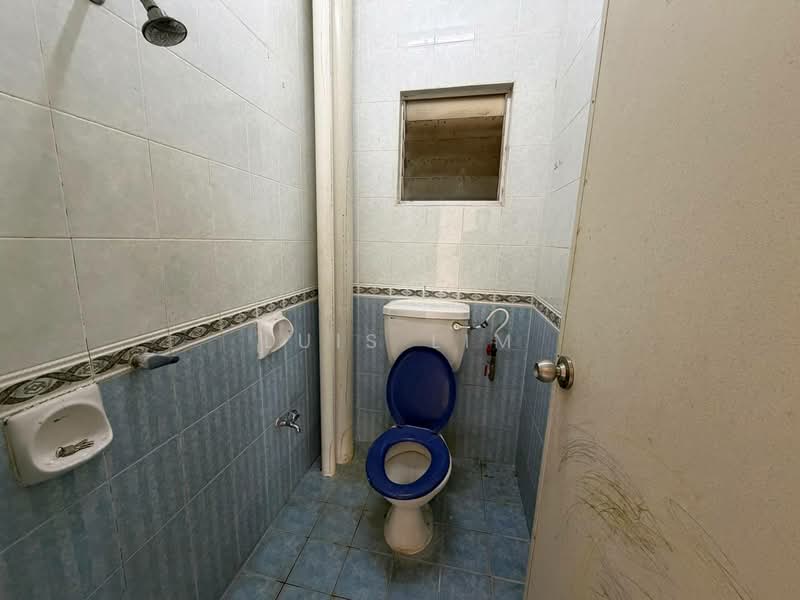 Pangsapuri untuk Dijual di Bistari Impian Apartment - Luis Lim - Bathroom - PropertyGuru.com.my