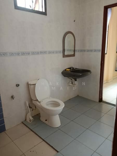 Rumah Banglo untuk Dijual di Cemerlang Heights (Gombak) - Ishak Bin Ismail - Bathroom - PropertyGuru.com.my