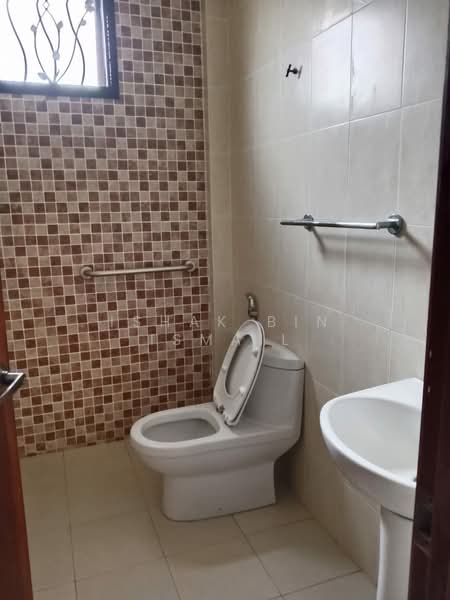 Rumah Banglo untuk Dijual di Cemerlang Heights (Gombak) - Ishak Bin Ismail - Bathroom - PropertyGuru.com.my