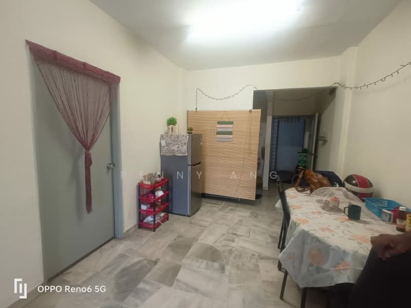 Pangsapuri untuk Dijual di Teratai Mewah Apartment Block 15,17,19,21 - Penny Ang - Living Room - PropertyGuru.com.my