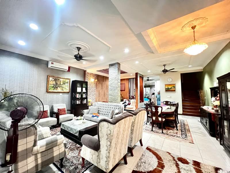 Rumah Teres untuk Dijual di Bukit Jelutong (Shah Alam) - Nahathir Shahabudin - Living Room - PropertyGuru.com.my