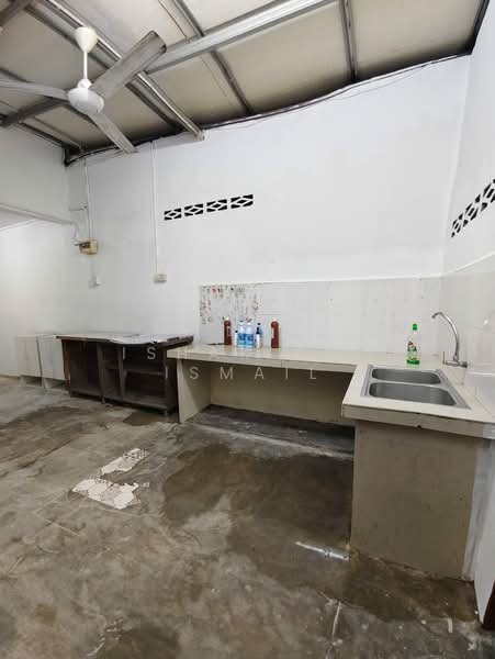 2-storey Terraced House for Sale in Batu Caves (Kuala Lumpur) - Ishak Bin Ismail - Kitchen - PropertyGuru.com.my