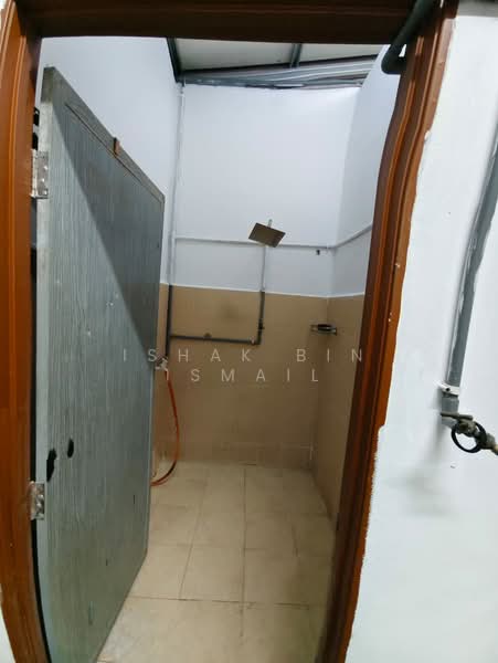 2-storey Terraced House for Sale in Batu Caves (Kuala Lumpur) - Ishak Bin Ismail - Bathroom - PropertyGuru.com.my