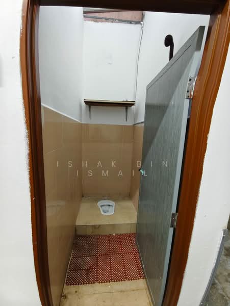 2-storey Terraced House for Sale in Batu Caves (Kuala Lumpur) - Ishak Bin Ismail - Bathroom - PropertyGuru.com.my