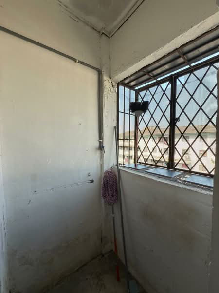 Flat for Rent at Pandan Indah Flat (Rumah Pangsa 610) - Viven Chia - Balcony - PropertyGuru.com.my