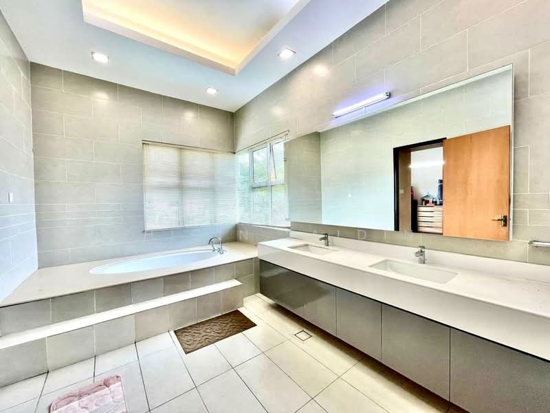 Bungalow for Sale in Ukay Bistari (Ulu Kelang) - Shiqin Saidin - Bathroom - PropertyGuru.com.my