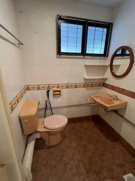 Pangsapuri untuk Dijual di Mutiara Court - Boon Siew - Bathroom - PropertyGuru.com.my