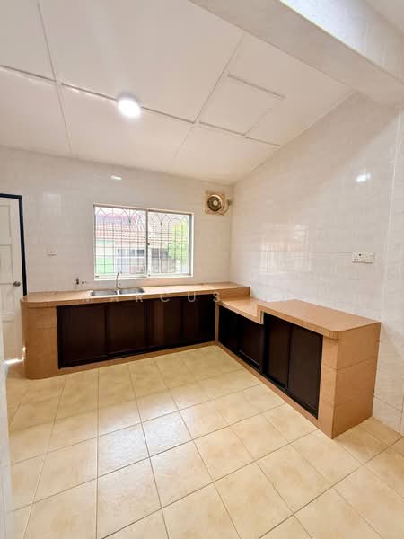 1-storey Terraced House for Sale in Taman Bersatu (Kluang) - Marcus Tey - Kitchen - PropertyGuru.com.my