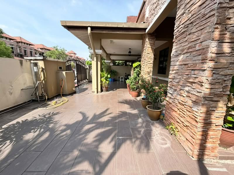 Rumah Berkembar untuk Dijual di Bandar Nusaputra (Puchong) - Nicholas Lim - Exterior - PropertyGuru.com.my