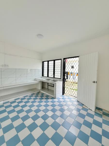 2-storey Terraced House for Sale in Taman Kluang Barat (Kluang) - Marcus Tey - Kitchen - PropertyGuru.com.my