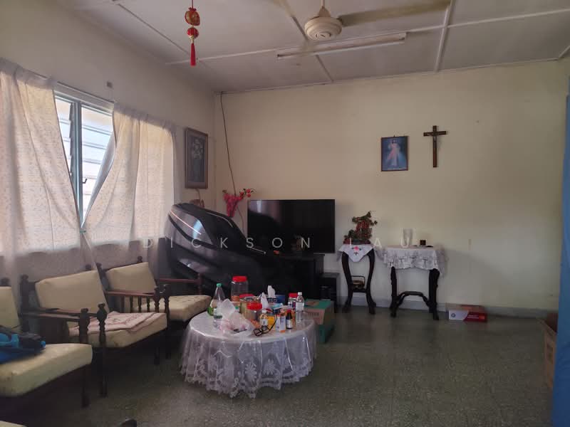 1-storey Terraced House for Sale in Taman Desa Jaya (Kepong) - Dickson Lau - Living Room - PropertyGuru.com.my