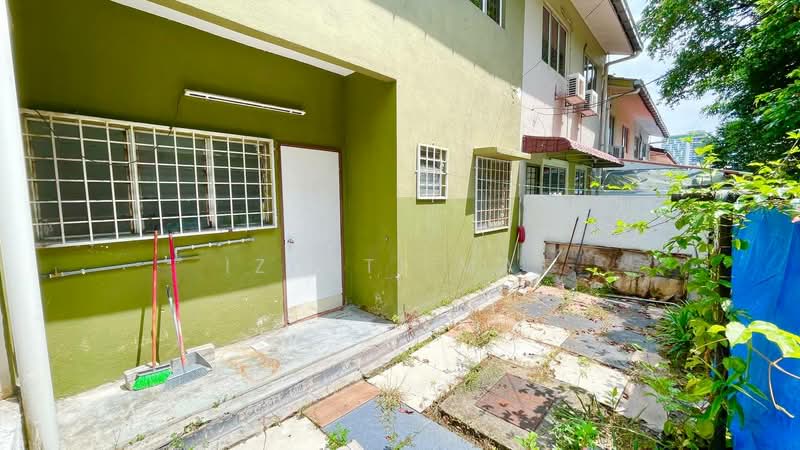 2.5-storey Terraced House for Sale in Taman Equine (Seri Kembangan) - Izzati Mat - Exterior - PropertyGuru.com.my
