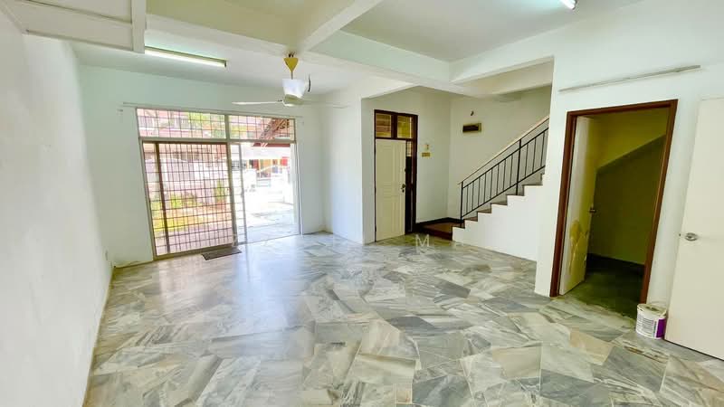 2.5-storey Terraced House for Sale in Taman Equine (Seri Kembangan) - Izzati Mat - Living Room - PropertyGuru.com.my