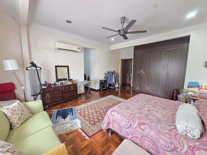 Semi-Detached House for Sale in Subang Bestari (Shah Alam) - Joseph Chan - Master bed room - PropertyGuru.com.my