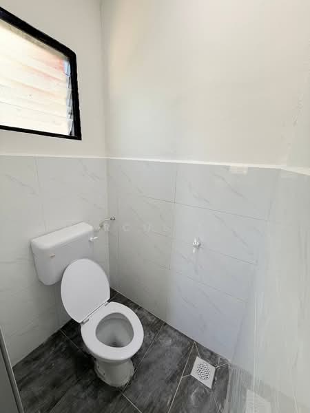Rumah Teres 2 Tingkat untuk Dijual di Taman Desa Kluang (Kluang) - Marcus Tey - Bathroom - PropertyGuru.com.my