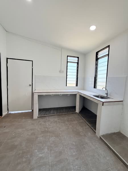 Rumah Teres 2 Tingkat untuk Dijual di Taman Desa Kluang (Kluang) - Marcus Tey - Kitchen - PropertyGuru.com.my