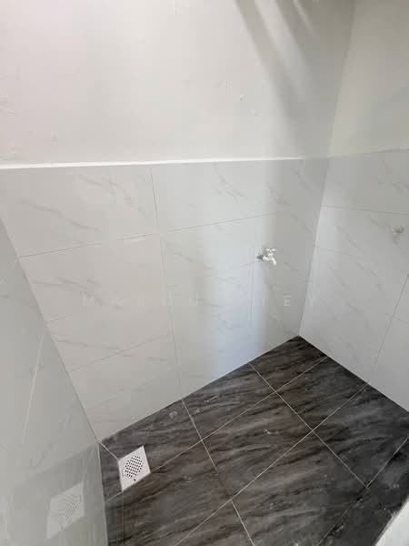 Rumah Teres 2 Tingkat untuk Dijual di Taman Desa Kluang (Kluang) - Marcus Tey - Bathroom - PropertyGuru.com.my