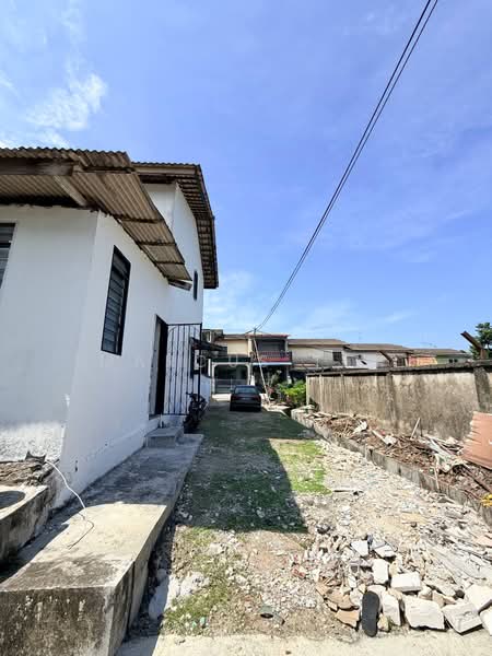 Rumah Teres 2 Tingkat untuk Dijual di Taman Desa Kluang (Kluang) - Marcus Tey - Exterior - PropertyGuru.com.my