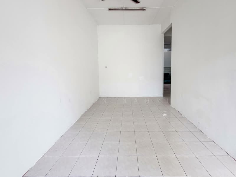 1-storey Terraced House for Sale in Taman Dato' Hormat (Telok Panglima Garang) - Ilman Nahri - Interior - PropertyGuru.com.my
