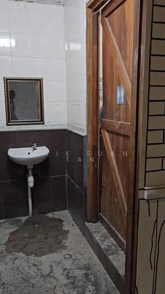 Shop / Office untuk Disewa di George Town (Penang) - Gaik Suan Tan - Bathroom - PropertyGuru.com.my