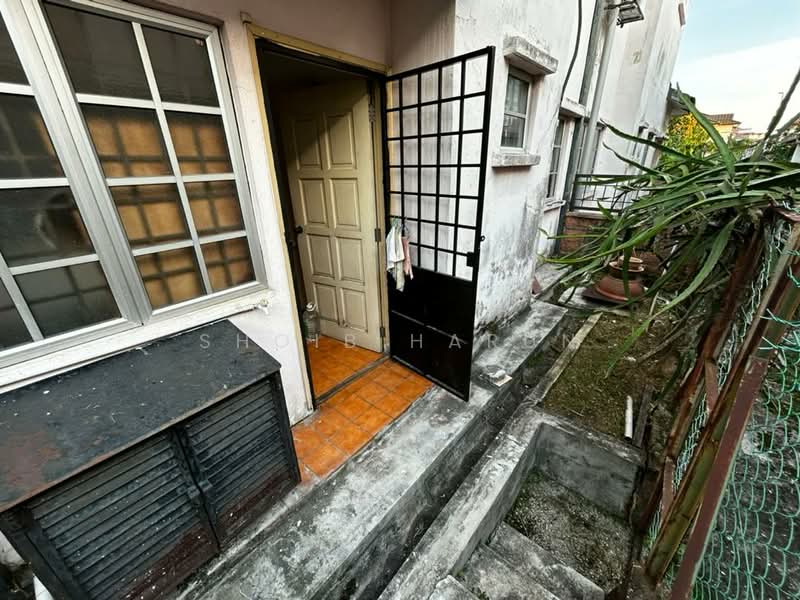 2-storey Terraced House for Sale in Bukit Jelutong (Shah Alam) - Shoib Harun - Exterior - PropertyGuru.com.my